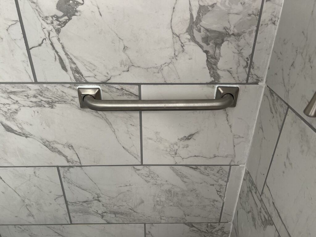 Safety grab bar for the mobility challenged.